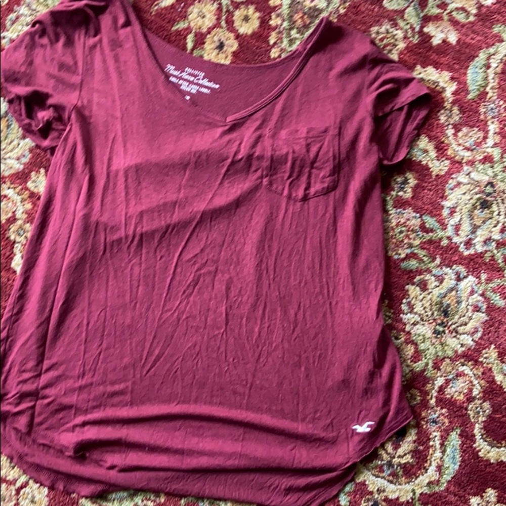 Maroon hollister tee